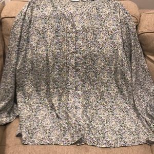 3/$15 Liz Claiborne Floral Tuxedo Button Up Blouse